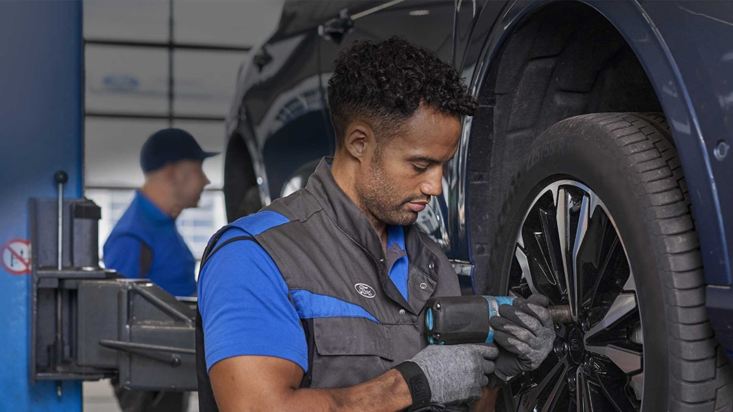 Ford Servicing Eu 16X9 2160X1215 Modules Two Technicians Working On Car Tyres.Jpg.Renditions.Extra Large