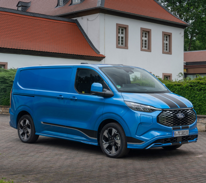 Nuovo E-Transit Custom